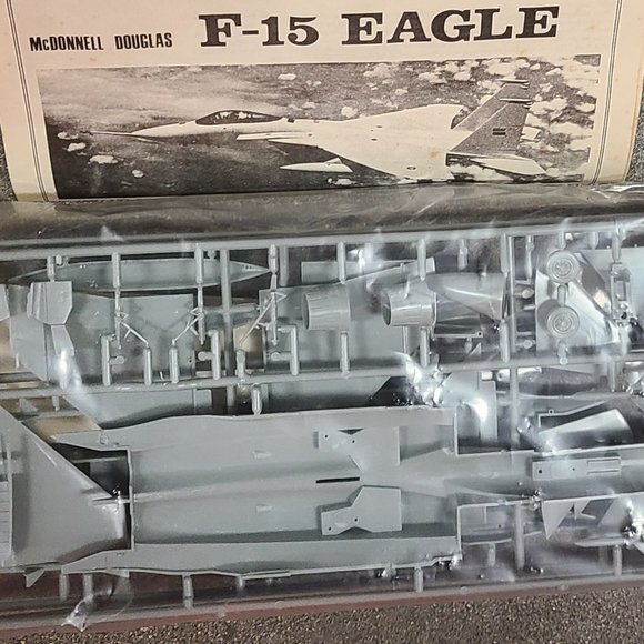 Minicraft Hasegawa - F-15 Eagle Jet - Model Kit - Picture 3 of 3